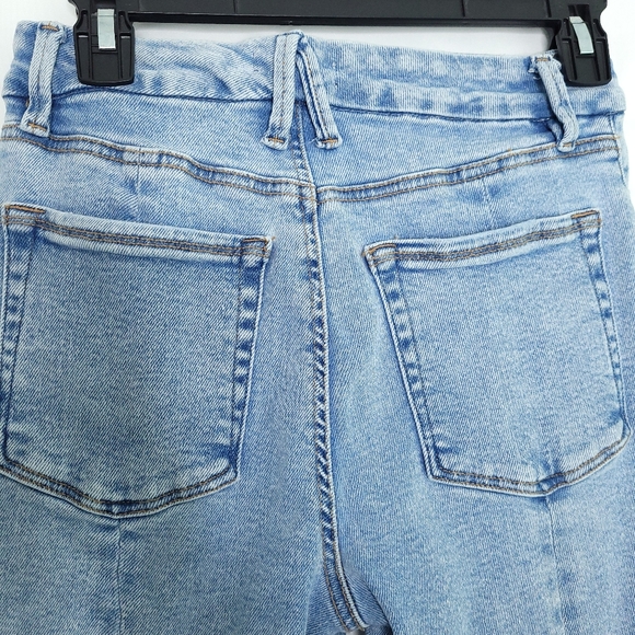 GOOD AMERICAN Women's Light Wash Raw Hem Straight Leg Jeans Size 4 - Picture 11 of 15